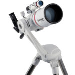 Bresser AC 90/500 Telescoop Messier Nano AZ vooraanzicht met lensopening en buissteunen.