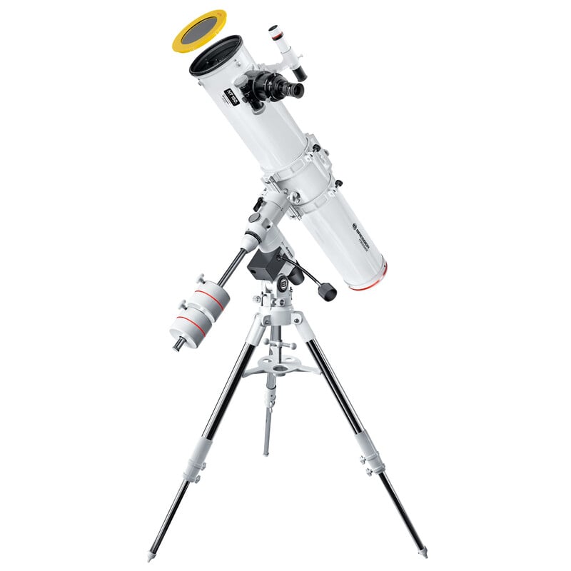 Bresser N 150/1200 Telescoop Messier Hexafoc EXOS-2 2 Bresser N 150 1200 Telescoop Messier Hexafoc EXOS 2 2 Bresser N 150/1200 volledig opgesteld op EXOS-2 montering met drievoudig potenstatief, kijkend richting hemel.
