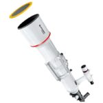 Bresser AC 152/1200 optische buis gemonteerd in Vixen-Style buisringen met SP 26 mm Super Plössl-oculair