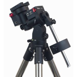 iOptron CEM26EC GoTo-montering zijaanzicht met encoder, contragewicht en LiteRoc statief